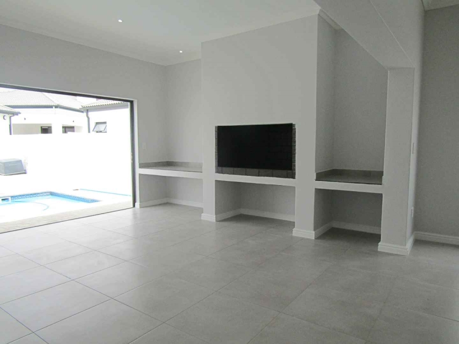 3 Bedroom Property for Sale in Sandy Point Western Cape